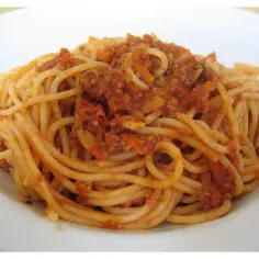 Szybki przepis na spaghetti napoletana w Thermomix – łatwe i pyszne