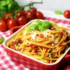 Prosty przepis na spaghetti pomodoro, który zaskoczy Twoje kubki smakowe